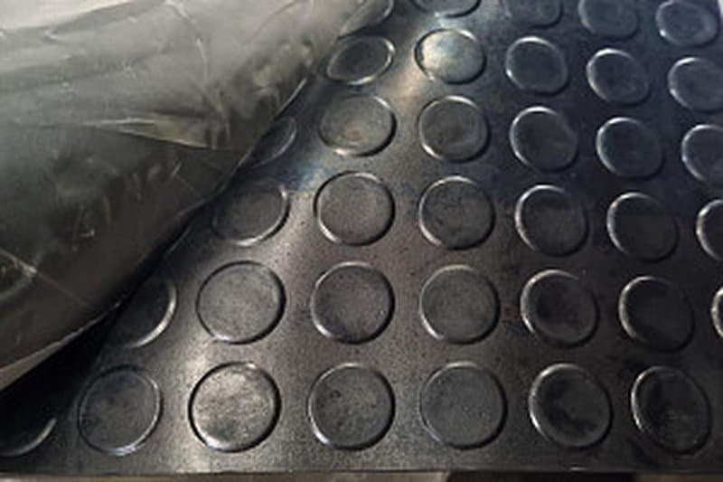 Дорожка автомобильная "пятачок" (толщ. 4 мм, шир. ~1500 мм, дл. ~5 м, вес ~42,8 кг) Китай