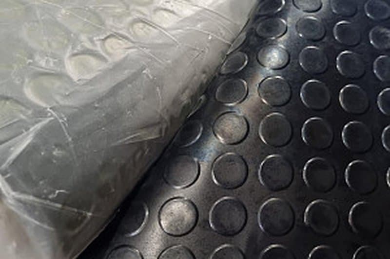 Дорожка автомобильная "пятачок" (толщ. 4 мм, шир. ~1400 мм, дл. ~5 м, вес ~39,9 кг) Китай